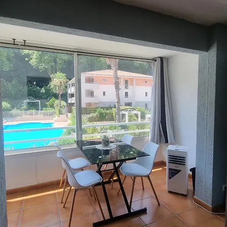 Avec Piscine Apartman